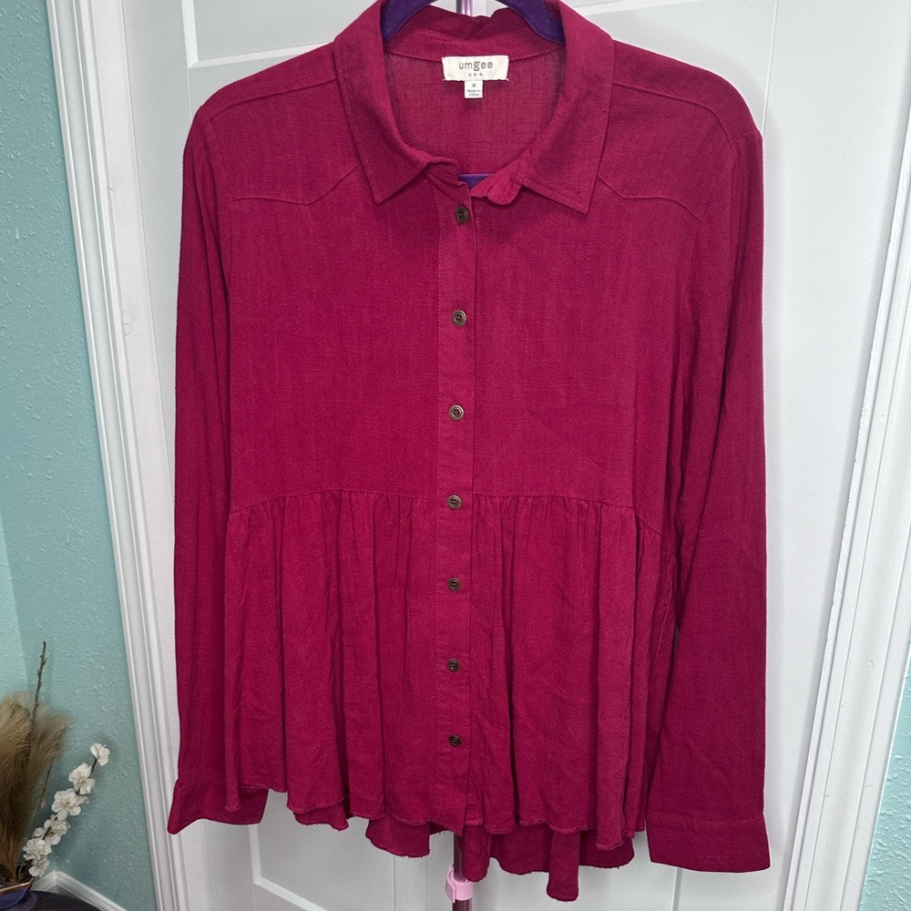 Umgee Medium collared red button-up top tunic with a ruffled hem long sleeve